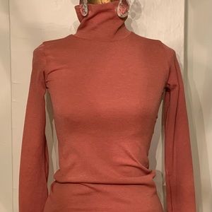 LULULEMON Yin Vibes Stretchy Ribbed Turtleneck